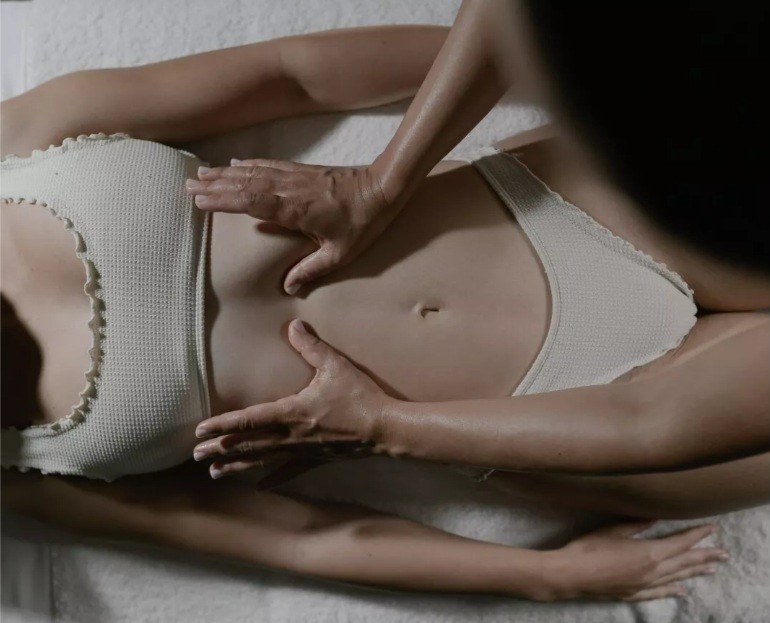 White Forever Hairstylist