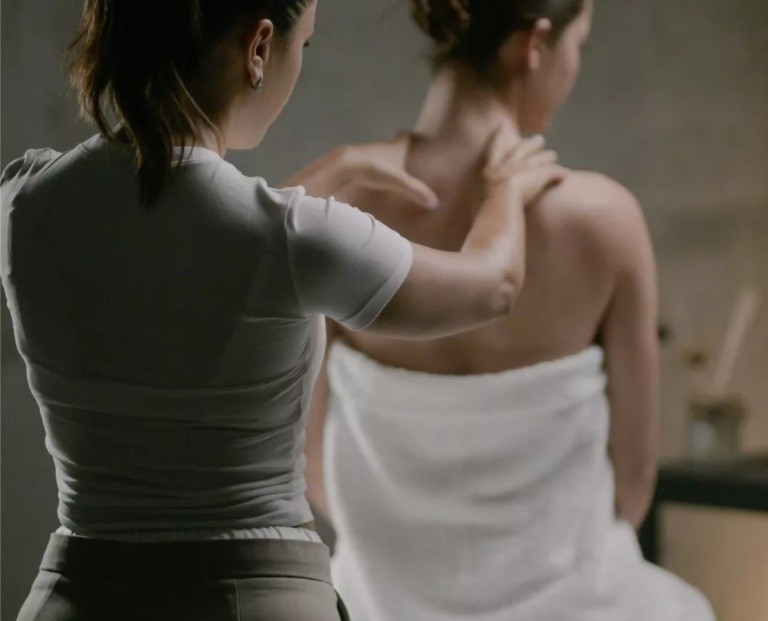 White Forever Hairstylist