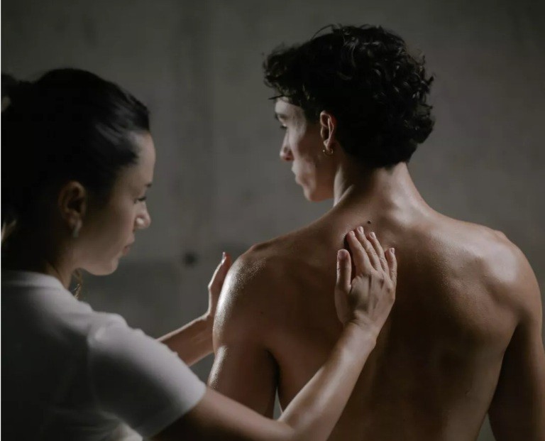 White Forever Hairstylist