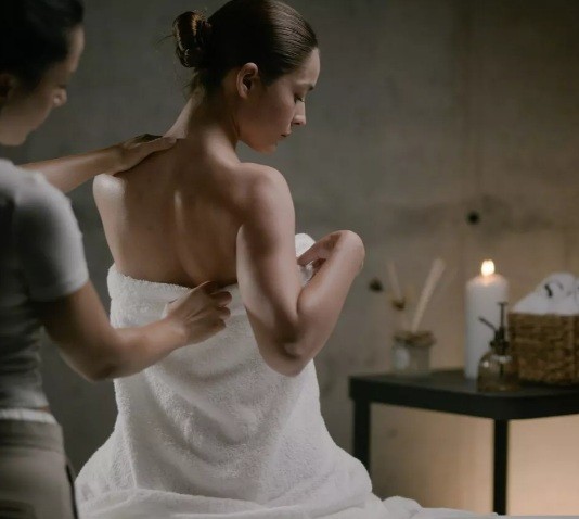 White Forever Hairstylist