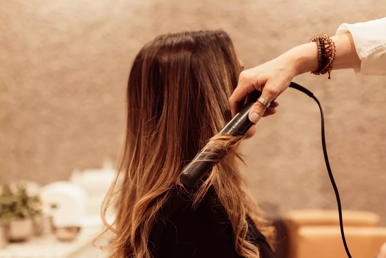 White Forever Hairstylist